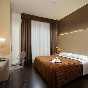 *** Hotel Paris Italy
